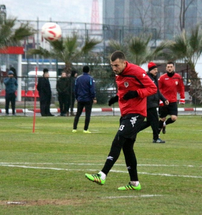 Samsunspor’da 3 futbolcu yarın imzalıyor