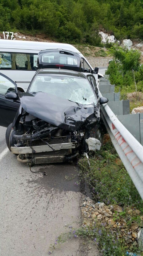 Artvin’de trafik kazası: 9 yaralı