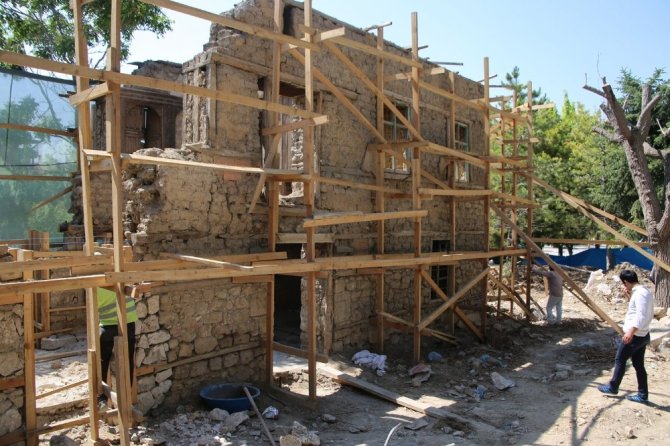 Karaman Belediyesi tarihi Nalıncılar Evini restore ediyor