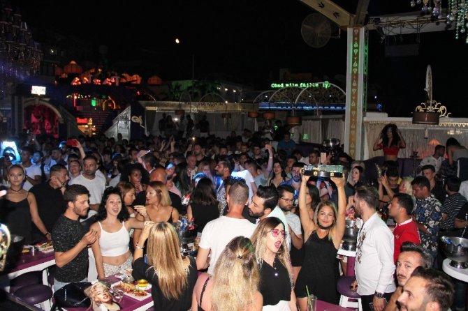 Dev ayakkabı firmasının varisi Dj’lik yapıyor