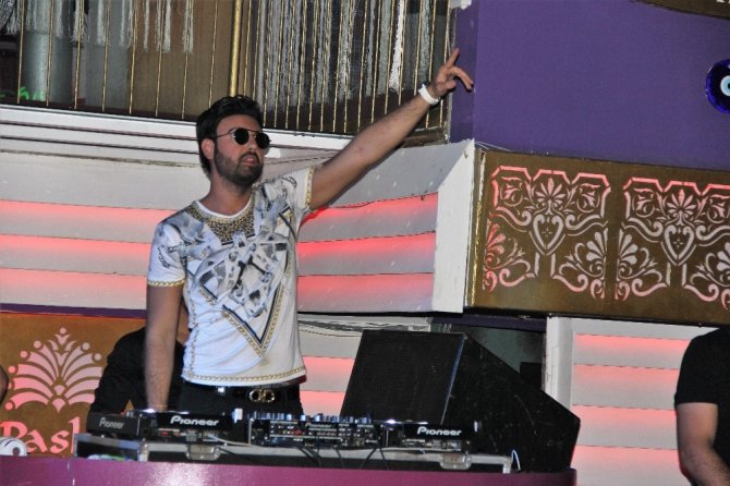 Dev ayakkabı firmasının varisi Dj’lik yapıyor