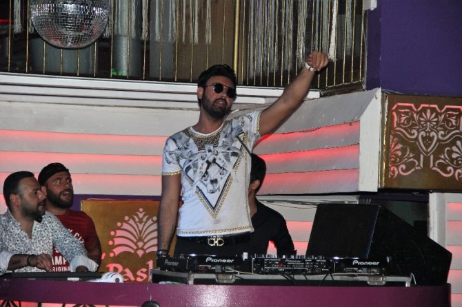 Dev ayakkabı firmasının varisi Dj’lik yapıyor
