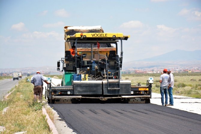 Aksaray Belediyesi organize sanayi yolunu asfaltlıyor