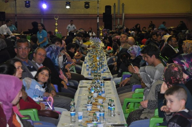 Sandıklı Belediyesi geleneksel iftar yemeği etkinliğine devam etti