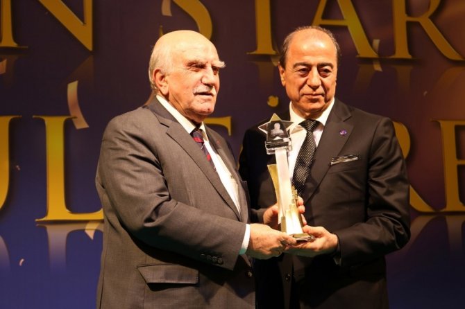 Yılın sanayicisi ödülü Zeki Konukoğlu’na
