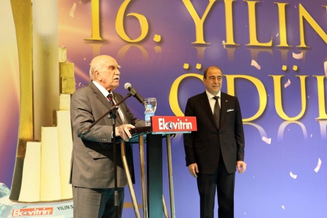 Yılın sanayicisi ödülü Zeki Konukoğlu’na