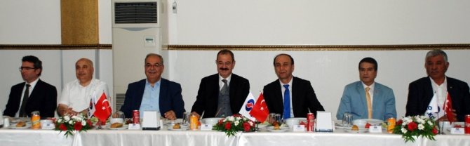 Yılın sanayicisi ödülü Zeki Konukoğlu’na