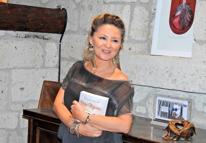 Pınar Aylin "Peri Masalı" ile edebiyat dünyasında