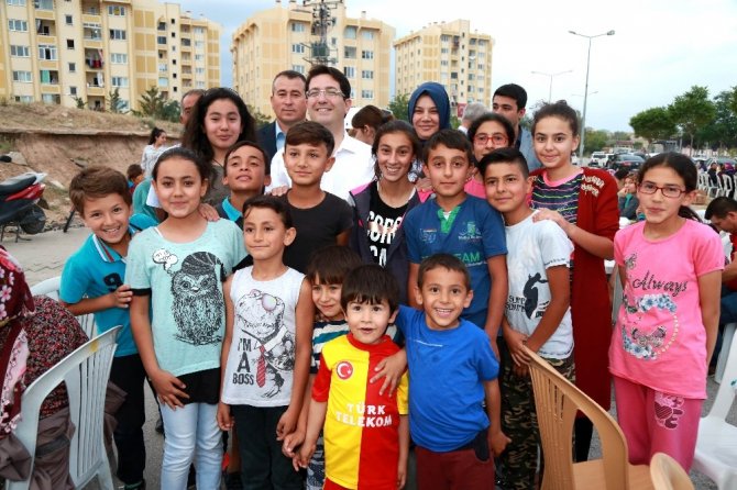 Aksaray Belediyesi TOKİ bölgesinde 8 bin kişiye iftar verdi