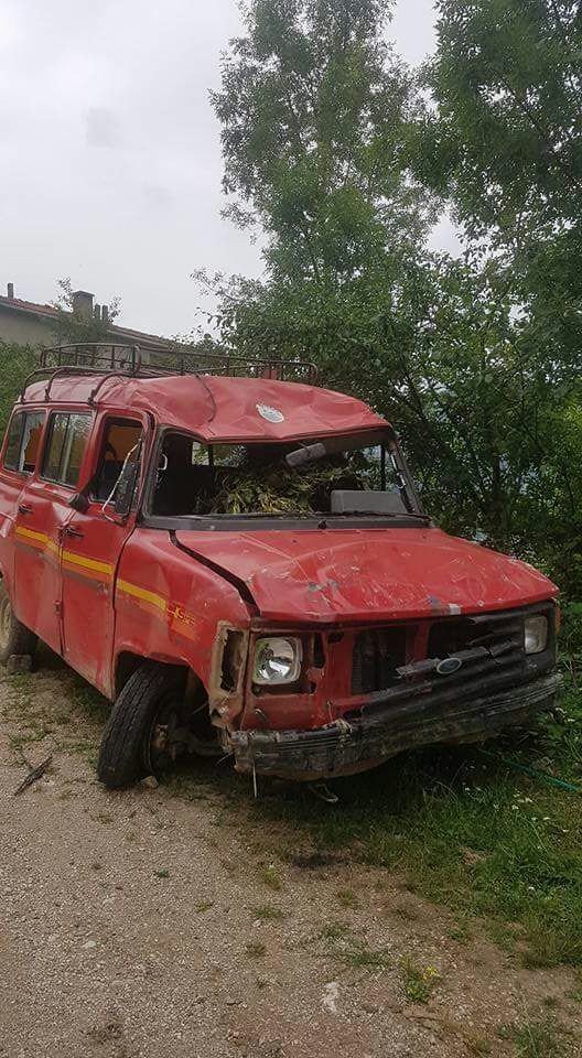 Kastamonu’da yoldan çıkan minibüs takla attı
