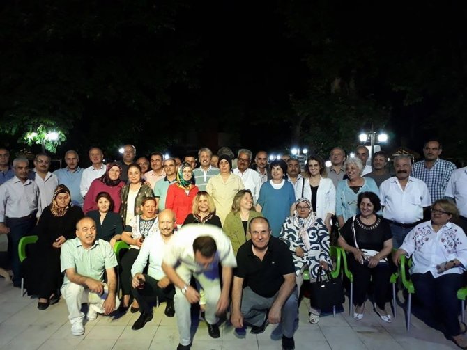 Malatya Lisesi mezunları iftar yemeğinde bir araya geldi