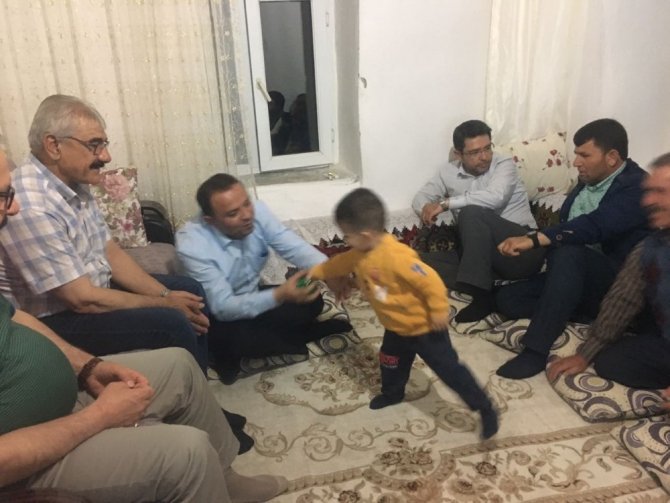 AK Parti heyeti Şehit Kazım Ayın ailesiyle iftar yaptı