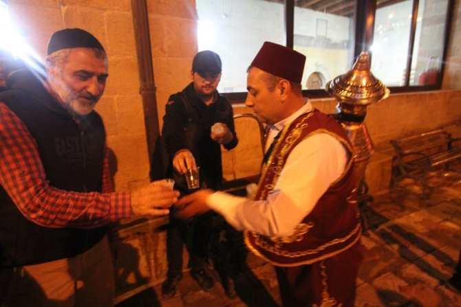 Bayburt Belediyesi’nden Osmanlı şerbeti ikramı