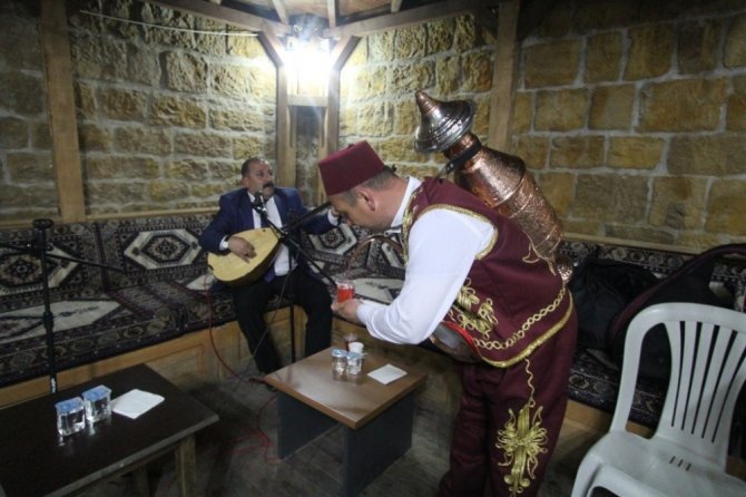 Bayburt Belediyesi’nden Osmanlı şerbeti ikramı