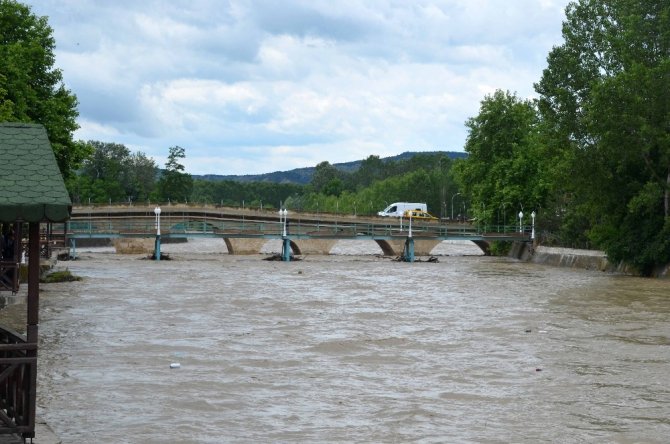 Etkili olan yağmur suları Taşköprü’de sele neden oldu