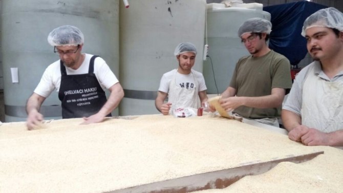 Kütahya’nın yöresel tatlısı ’bitli helva’nın satışları arttı