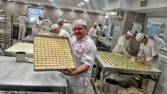 Ünlü Baklavacı Nadir Güllü’den Ramazan Bayramına özel baklava tarifi
