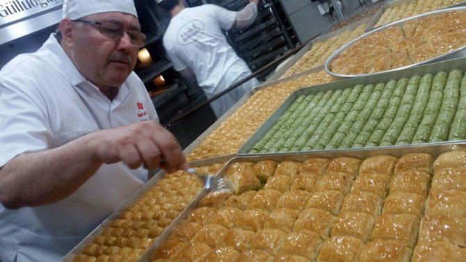 Ünlü Baklavacı Nadir Güllü’den Ramazan Bayramına özel baklava tarifi