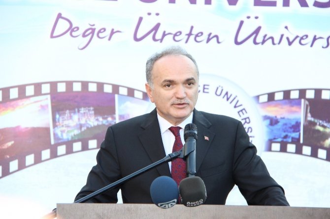 Bakan Özlü, Dr. Engin Pak Cumayeri MYO binasının açılışını yaptı