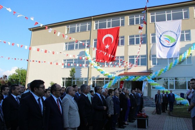 Bakan Özlü, Dr. Engin Pak Cumayeri MYO binasının açılışını yaptı