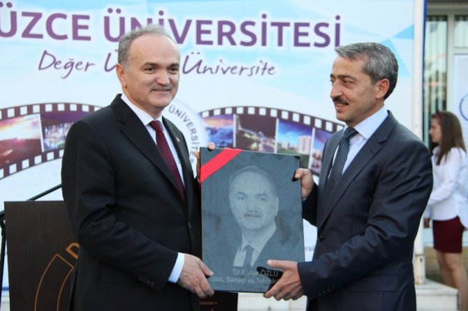 Bakan Özlü, Dr. Engin Pak Cumayeri MYO binasının açılışını yaptı