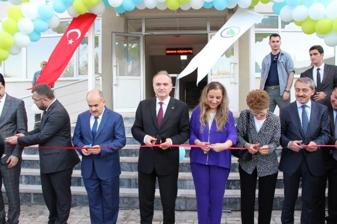 Bakan Özlü, Dr. Engin Pak Cumayeri MYO binasının açılışını yaptı