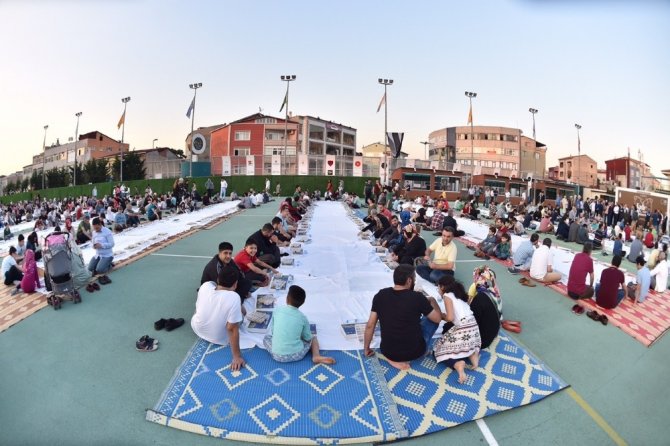 Kadir Gecesi’nde Beyoğlu’nda 5 bin kişilik iftar