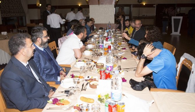 Rektör Çomaklı’dan Erzurum basınına iftar yemeği