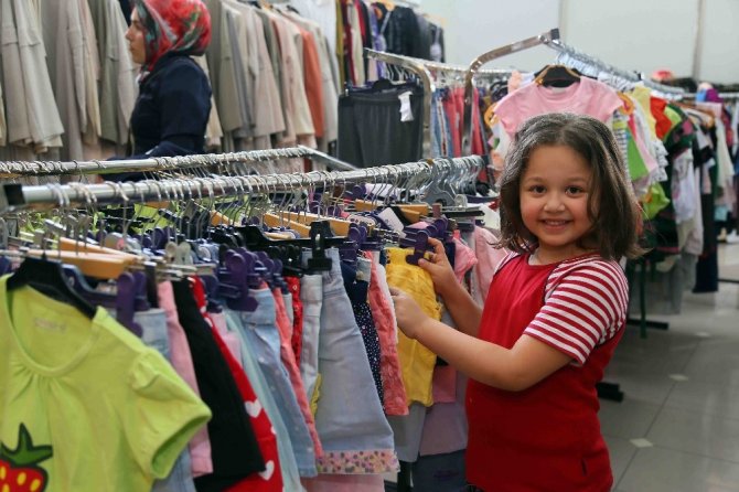 Bağcılar’da “Bayramlıklar Hayır Çarşısı’ndan”