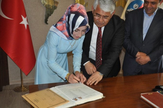 Başkan Karaçanta ilk kez gazeteci için imza attı