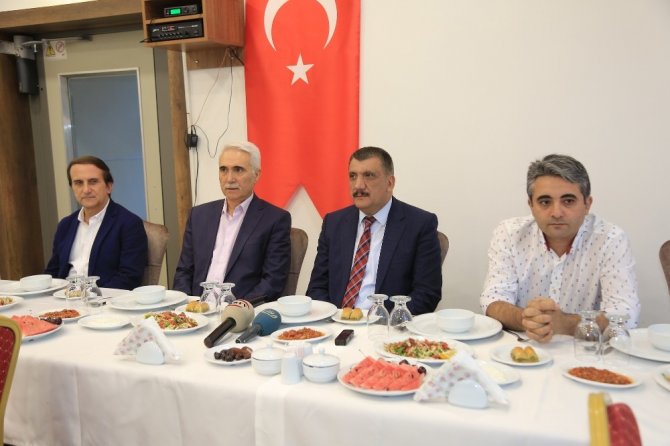 Belediye Başkanı Gürkan medya temsilcileri ile iftarda bir araya geldi