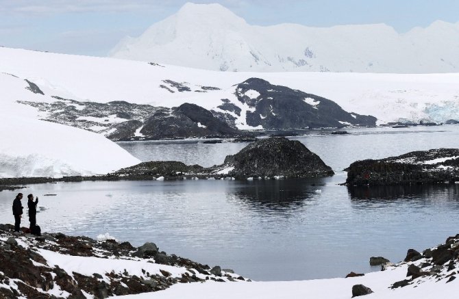 Okyanuslardaki kirlilikten Antarktika kıyıları da nasibini aldı