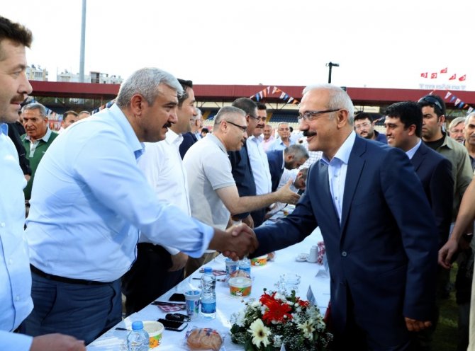 Bakan Elvan: "Türkiye artık kabuklarını kırıp, ayak bağlarından kurtuluyor"