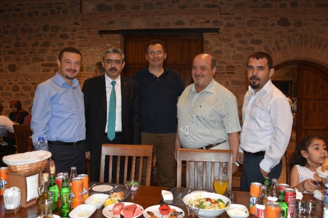Başkan Alıcık, meclis üyeleri ile iftar yemeğinde buluştu