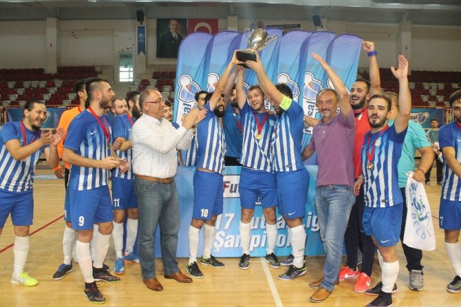 Futsalda şampiyonluğu Arnavutköy kazandı