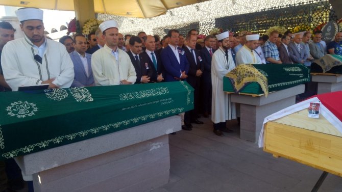 Eski TBMM Başkanı Karaduman son yolculuğuna uğurlandı