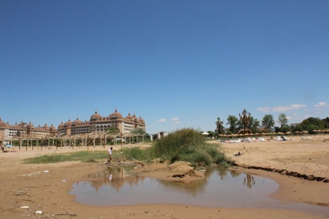 Çolaklı Halk Plajı kaderine terk edildi