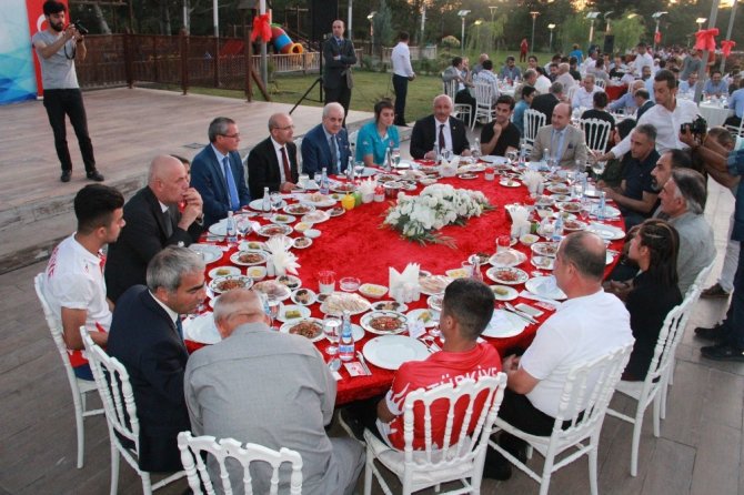 Başbakan Yardımcısı Şimşek, Batman’da iftar programına katıldı