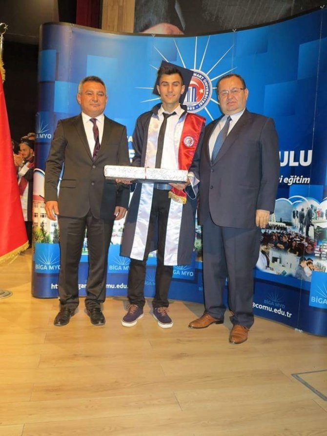 Biga Meslek Yüksekokulu 26.dönem mezunlarını uğurladı