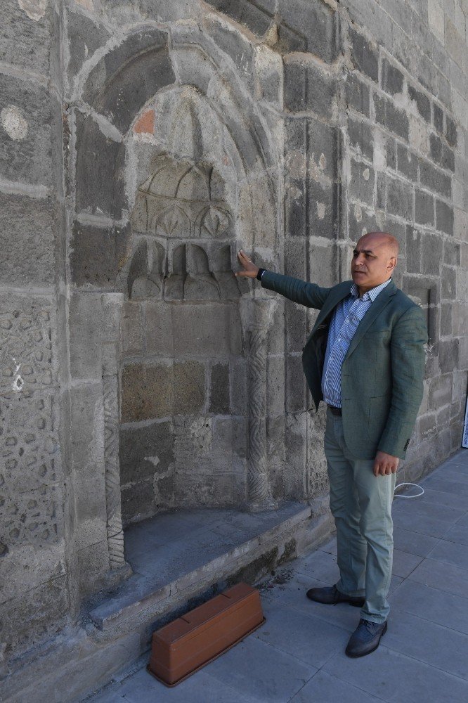Başkan Korkut, Muratpaşa Kent Meydanı için acele ediyor