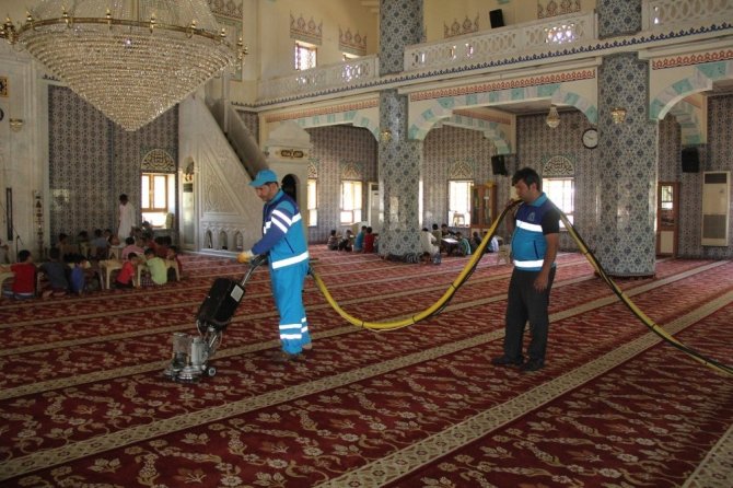 Eyyübiye Belediyesinden ibadethanelerde temizlik çalışması