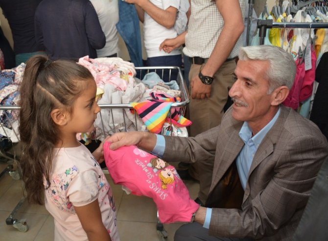 Hakkari’de çocukların bayramlık sevinci