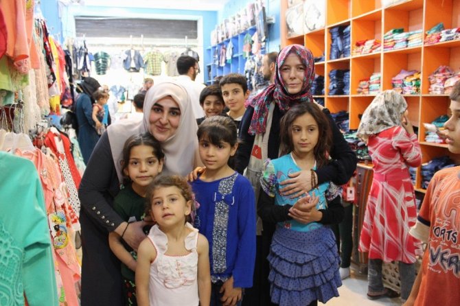 İHH’dan Suriyeli yetim çocuklara bayram kıyafeti