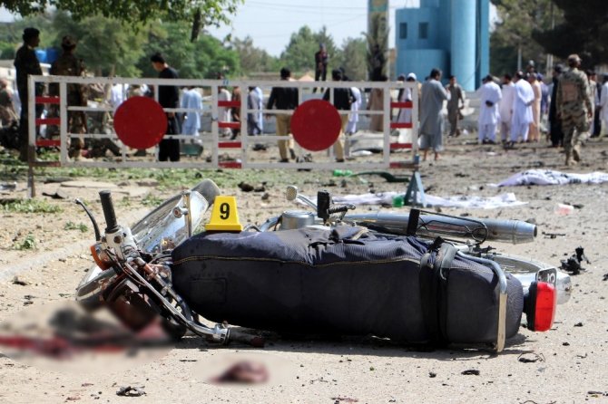 Pakistanda bombalı saldırı: 10 ölü, 18 yaralı