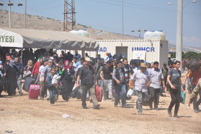 Cilvegözü’nden 118 bin kişi bayramlaşmak için Suriye’ye geçti