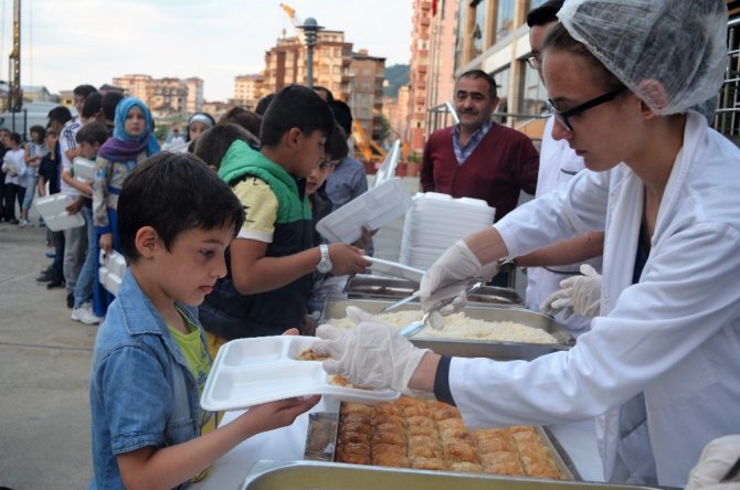 Rize’de 300 çocuk ilk defa oruç tutup iftar açtı