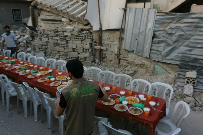 Kuşatma altındaki Doğu Guta’da her gün 4 bin kişiye iftar