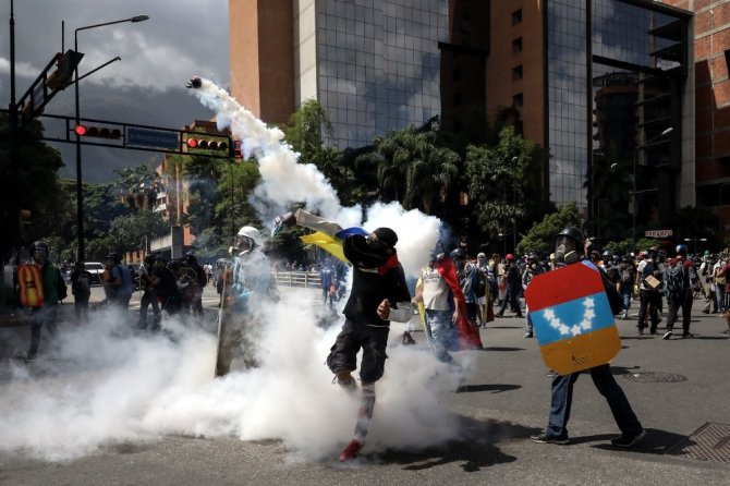 Venezuela’da muhalefet sokaklara geri döndü