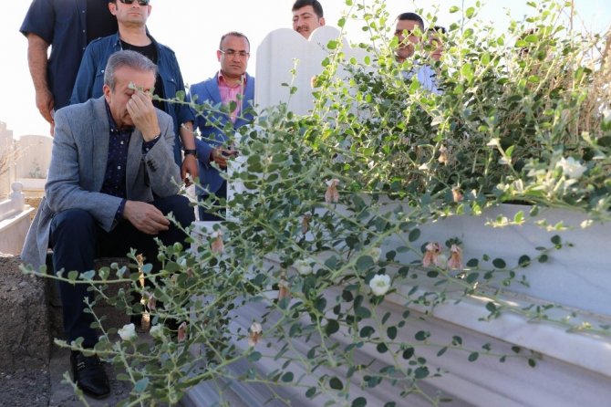 Mehdi Eker’in mezarlık ziyaretine yoğun güvenlik önlemi
