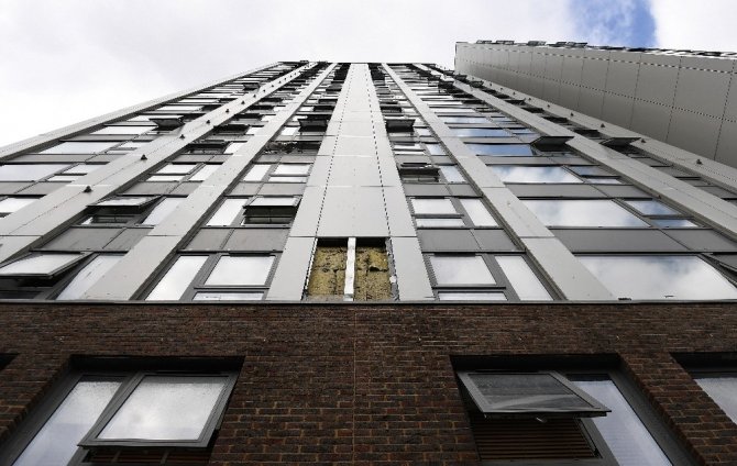 Londra’da yüksek katlı binalarda yapılan yangın güvenlik testi başarısız oldu